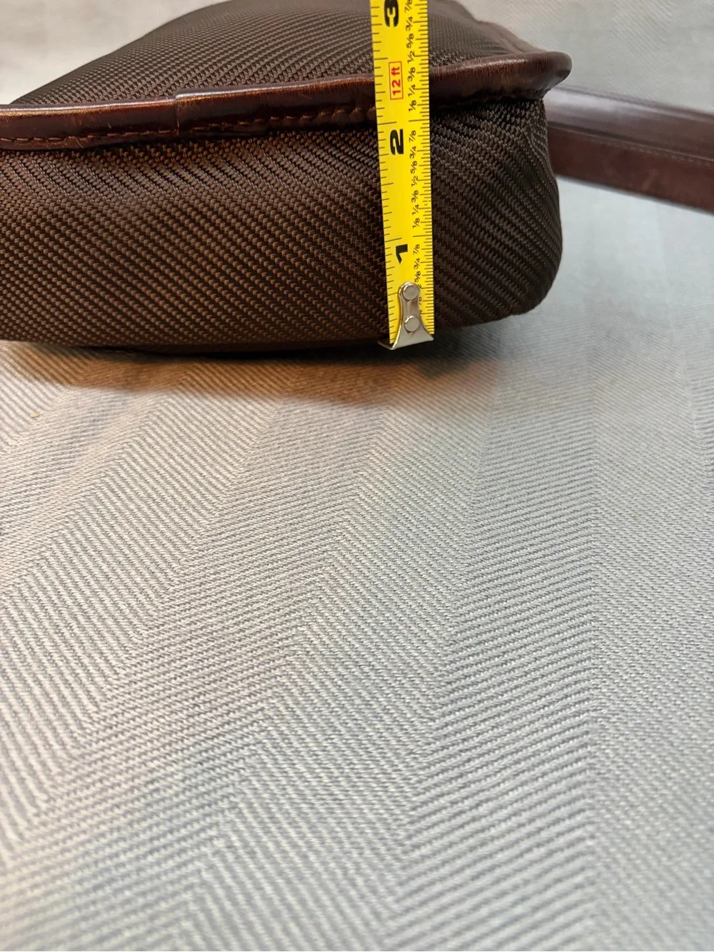Filson Crossbody adjustable strap multi pocket chocolate brown sm. Field bag